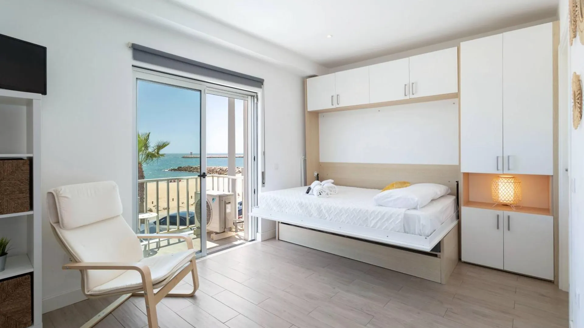 Apartment Centralgarve - Stunning Beach Front Studio - Astro Quarteira