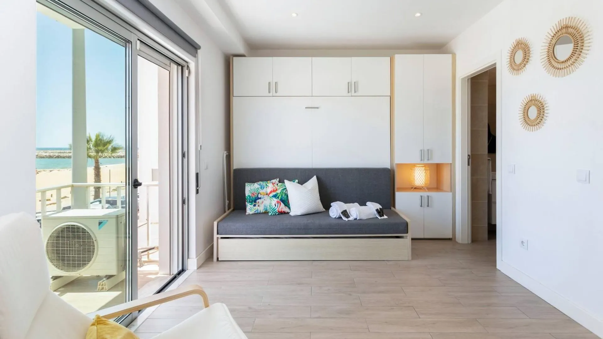 Centralgarve - Stunning Beach Front Studio - Astro Quarteira 0*,