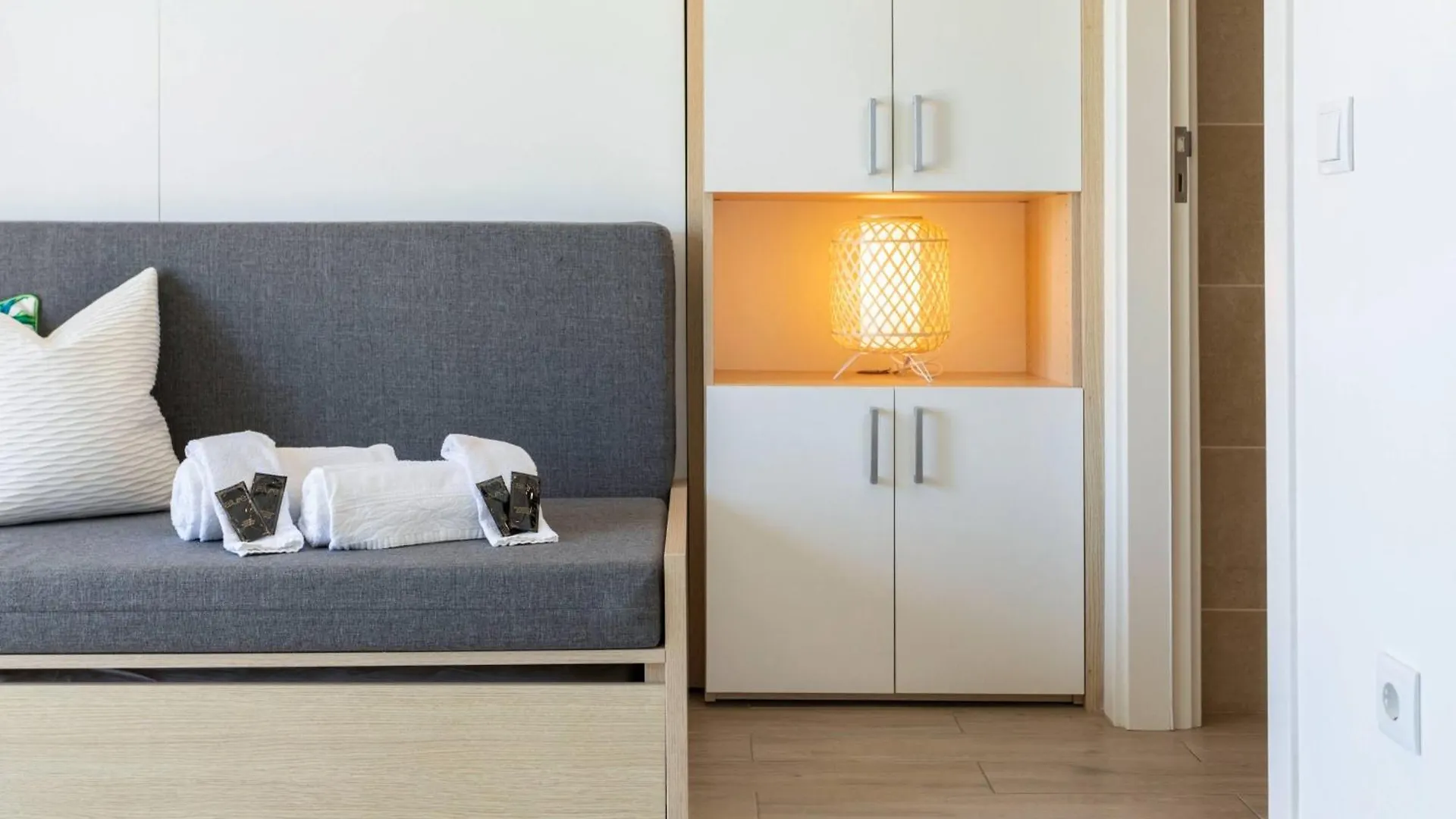 Centralgarve - Stunning Beach Front Studio - Astro Quarteira Apartment
