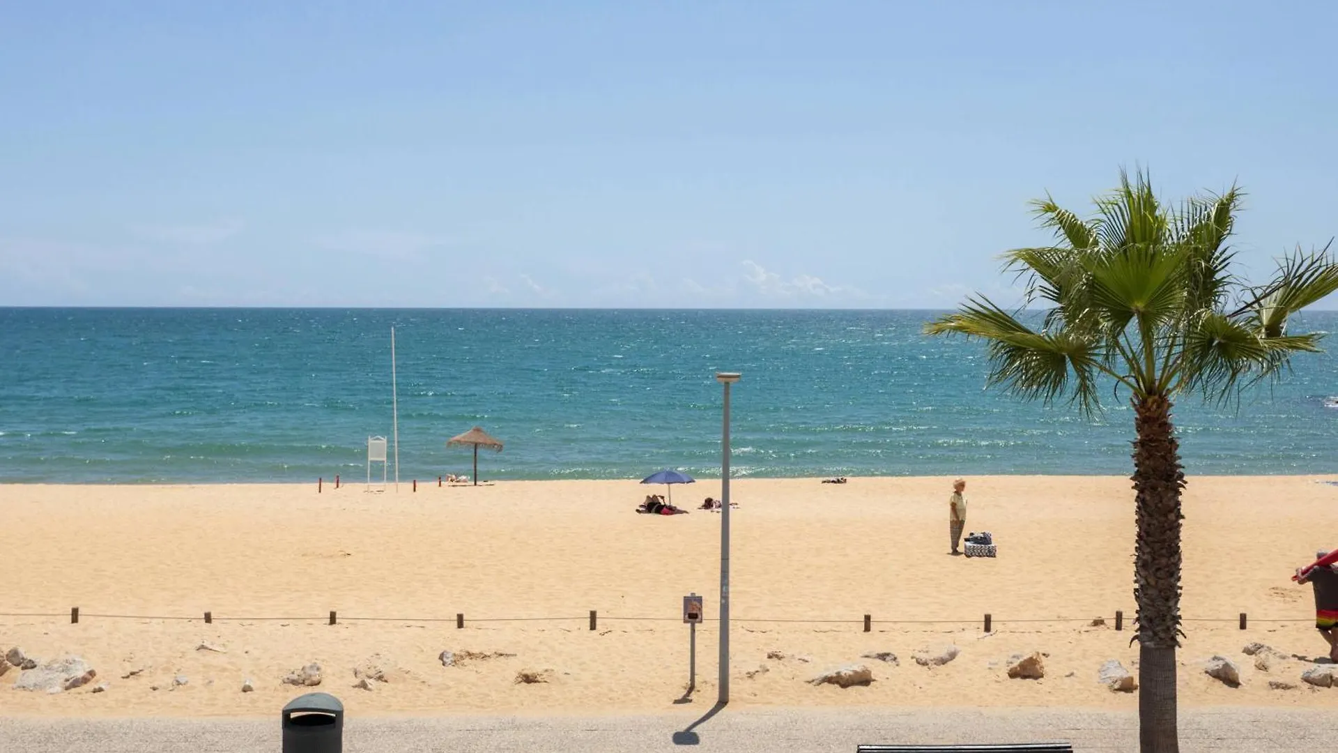 Centralgarve - Stunning Beach Front Studio - Astro Quarteira Portugal