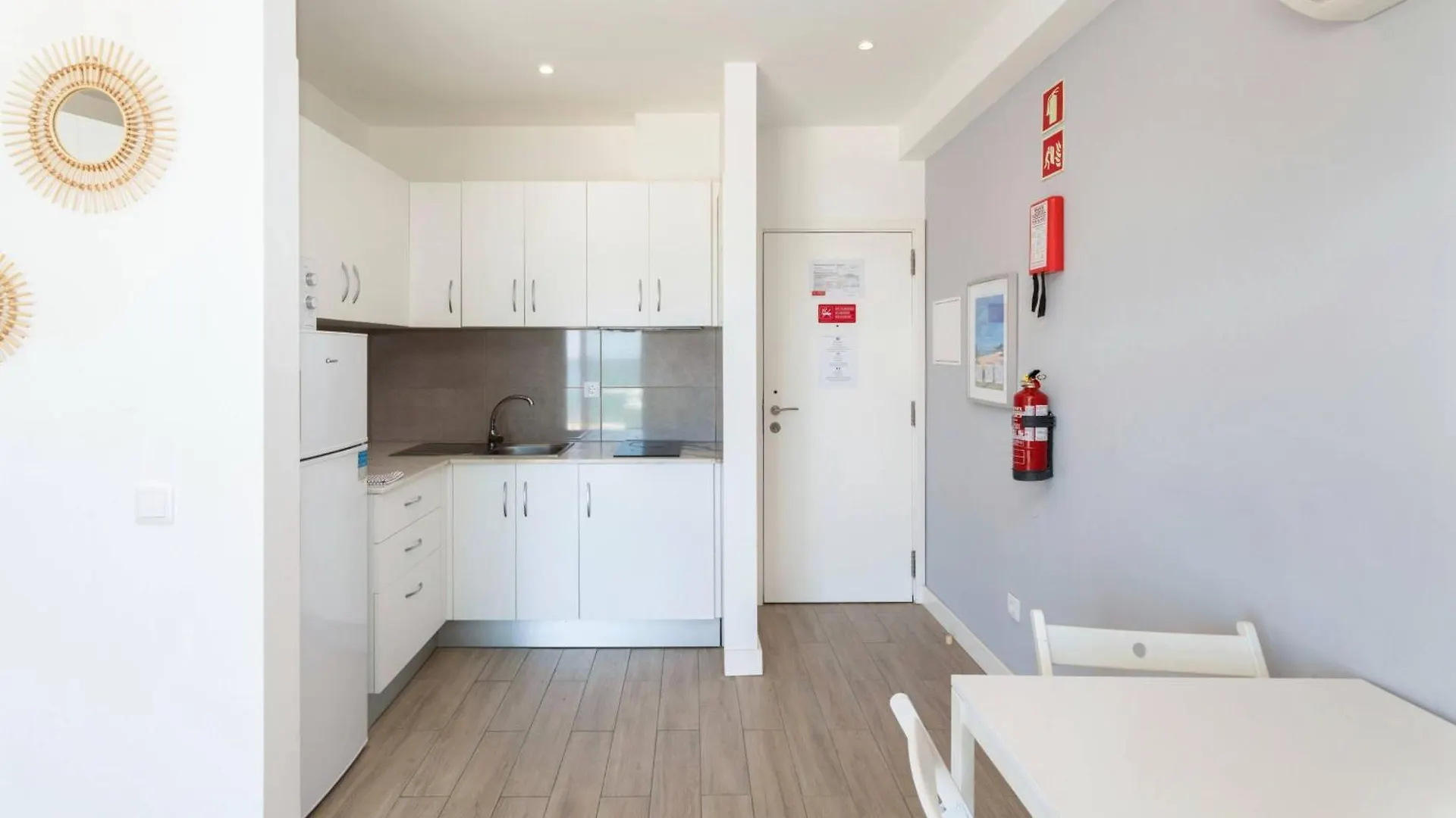 Centralgarve - Stunning Beach Front Studio - Astro Quarteira Apartment